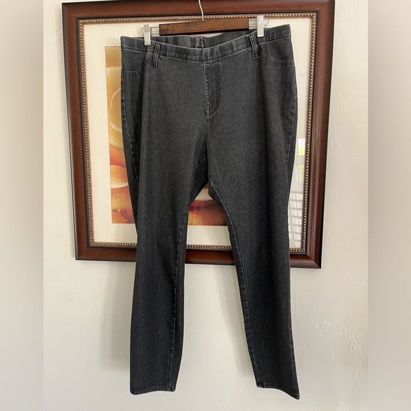 Grey Jeans - Picture 4 of 5